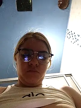 Snapshot of single_kitten chatting on March 30, 2026, 12:28 pm single kitten online show from March 30, 2026, 12:28 pm