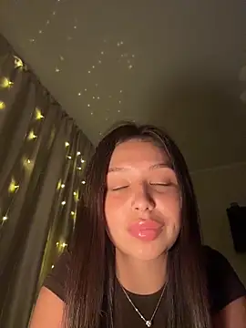 Snapshot of Fragile_Tease chatting on March 28, 2026, 3:11 pm Fragile Tease online show from March 28, 2026, 3:11 pm