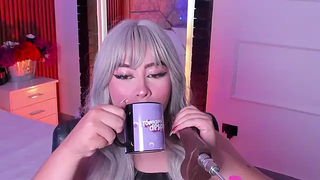 Emberrvelvet online show from April 24, 2026, 4:15 am
