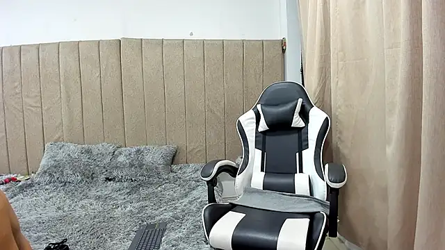 Snapshot of pipe_hot04 chatting on April 14, 2026, 3:12 am pipe hot04 online show from April 14, 2026, 3:12 am