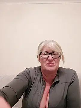 FlirtyFleur-x online show from April 4, 2026, 7:55 pm