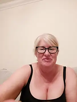 FlirtyFleur-x online show from April 14, 2026, 7:09 pm