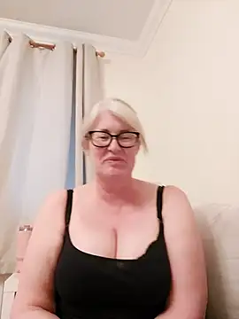 FlirtyFleur-x online show from April 27, 2026, 7:12 pm