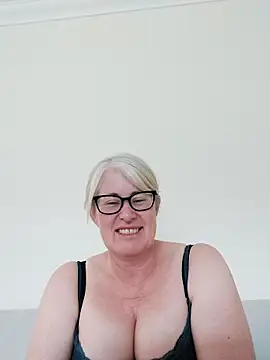 FlirtyFleur-x online show from May 3, 2026, 5:30 pm