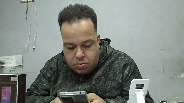 UrsoBissexualPauGrosso online show from June 6, 2026, 1:32 am