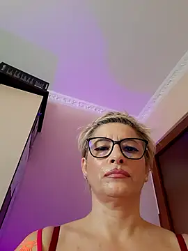 LunaBlaise online show from April 23, 2026, 11:42 am