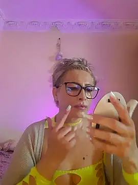 LunaBlaise online show from May 4, 2026, 7:37 am