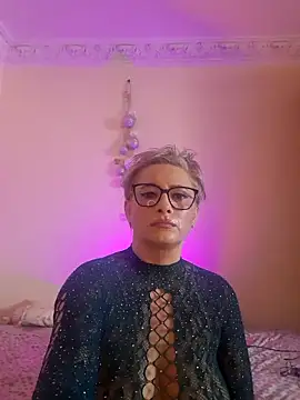 LunaBlaise online show from May 5, 2026, 7:38 am