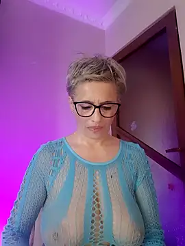 LunaBlaise online show from May 9, 2026, 6:29 am