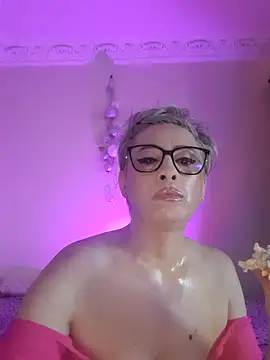 LunaBlaise online show from May 12, 2026, 6:43 am