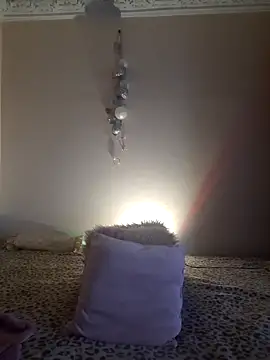 LunaBlaise online show from May 13, 2026, 8:01 am