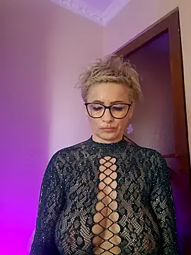 LunaBlaise online show from May 16, 2026, 6:32 am