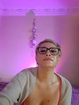 LunaBlaise online show from May 19, 2026, 5:25 am