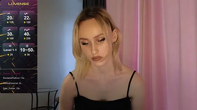 Snapshot of Bella_Villen chatting on March 6, 2026, 2:35 pm Bella Villen online show from March 6, 2026, 2:35 pm