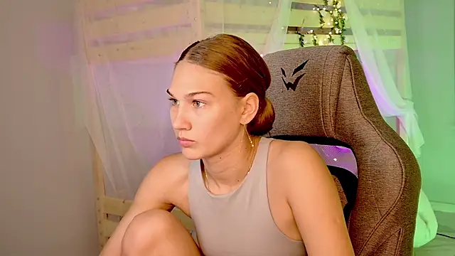 Snapshot of Sweet_Emilya chatting on July 14, 2026, 8:30 am Sweet Emilya online show from July 14, 2026, 8:30 am