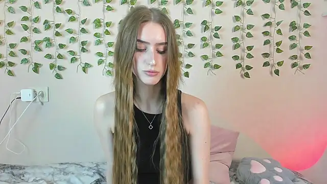 Snapshot of EllieRough chatting on June 15, 2026, 3:31 am EllieRough online show from June 15, 2026, 3:31 am