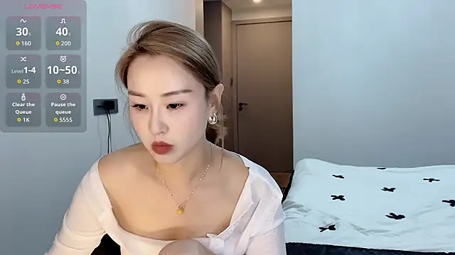 xiaolu-686 online show from May 7, 2026, 3:17 pm