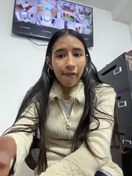 LilyRossi  online show from May 5, 2026, 12:57 pm