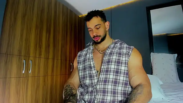 massimo visconti online show from April 17, 2026, 11:52 pm