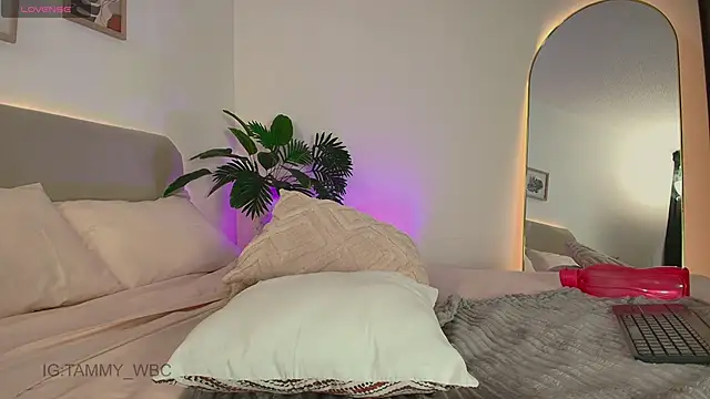 tammyyyy   online show from June 14, 2026, 2:24 am