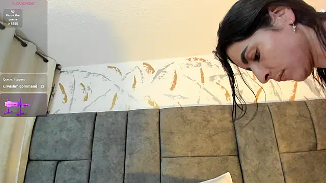 Samantha Velle online show from May 16, 2026, 2:19 am