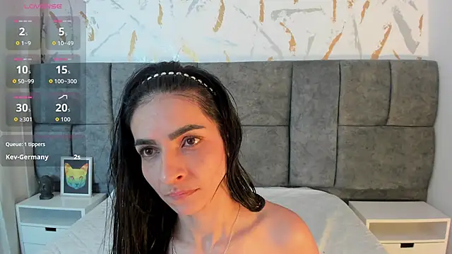 Samantha Velle online show from May 24, 2026, 2:16 am