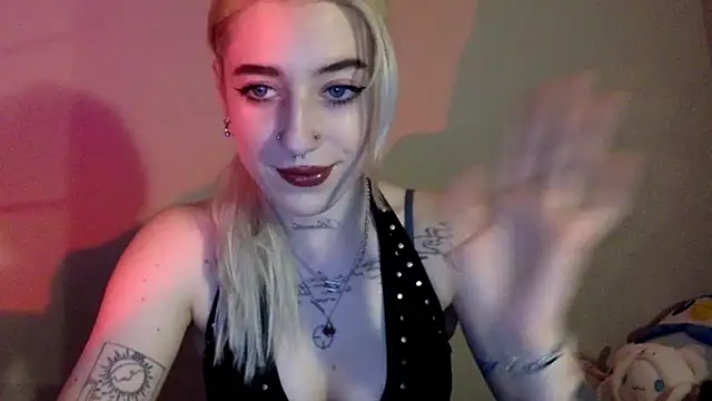 Snapshot of EmmyWet chatting on April 15, 2026, 7:32 pm EmmyWet online show from April 15, 2026, 7:32 pm