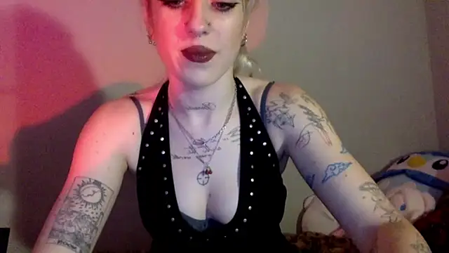 Snapshot of EmmyWet chatting on April 15, 2026, 7:58 pm EmmyWet online show from April 15, 2026, 7:58 pm