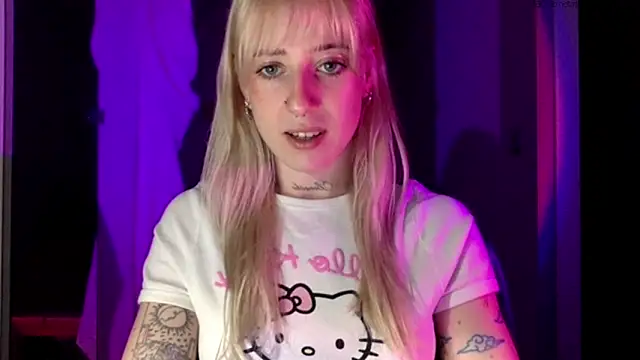 Snapshot of EmmyWet chatting on May 22, 2026, 5:29 pm EmmyWet online show from May 22, 2026, 5:29 pm