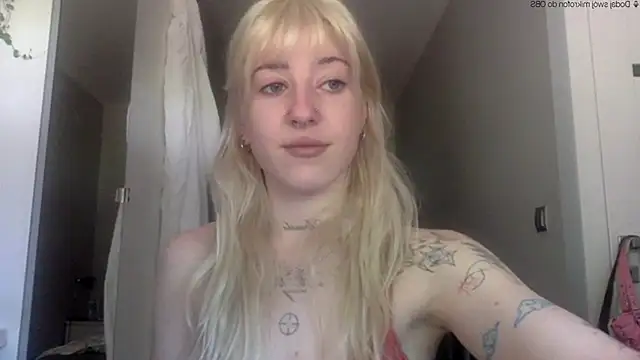 Snapshot of EmmyWet chatting on May 29, 2026, 11:08 am EmmyWet online show from May 29, 2026, 11:08 am