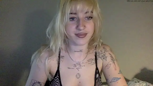 Snapshot of EmmyWet chatting on June 1, 2026, 5:58 pm EmmyWet online show from June 1, 2026, 5:58 pm