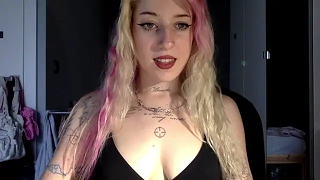 EmmyWet online show from July 4, 2026, 4:02 pm