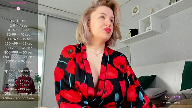 crowned goddess online show from March 25, 2026, 1:33 am