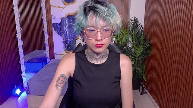 Snapshot of Lyra_tay chatting on June 1, 2026, 7:04 pm Lyra tay online show from June 1, 2026, 7:04 pm