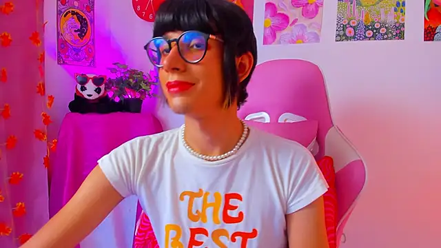 Madeline 21 online show from April 13, 2026, 12:54 pm