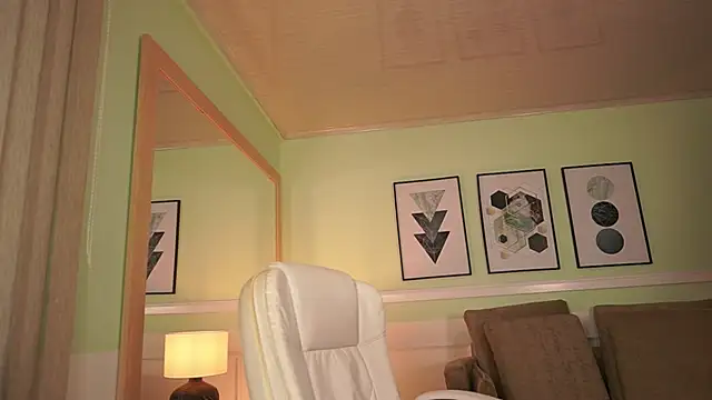 MandyCollins online show from April 6, 2026, 11:33 am