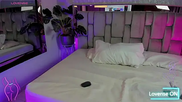 PaulinaLopez  online show from March 13, 2026, 9:10 pm