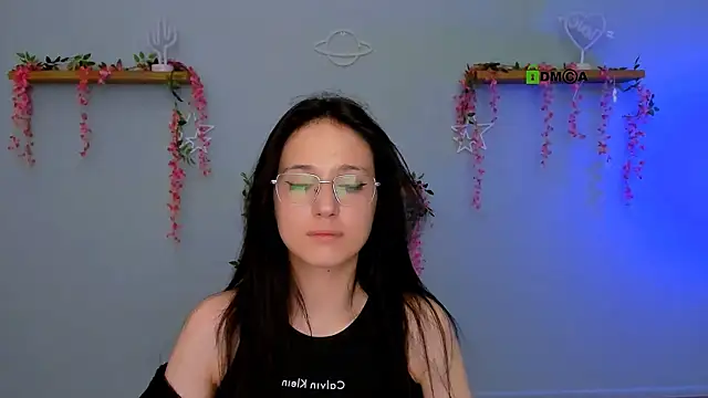 naomi fox1921 online show from May 12, 2026, 4:48 pm