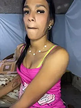 FlorSalvaje  online show from May 13, 2026, 12:52 am