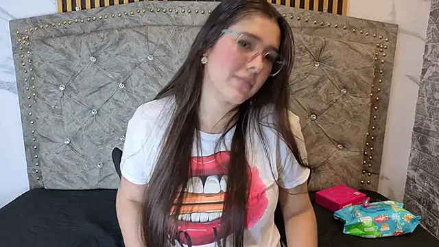 ElisVega online show from March 11, 2026, 2:06 am