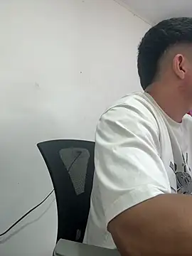 David-latinlover online show from May 12, 2026, 5:43 pm