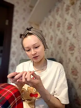 Snapshot of SadieSink_ chatting on April 12, 2026, 2:00 pm SadieSink online show from April 12, 2026, 2:00 pm