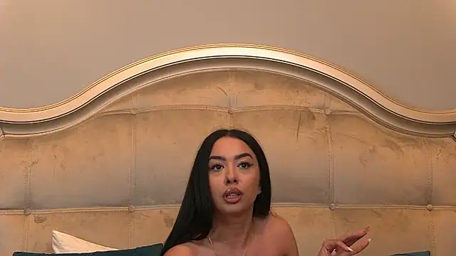 Kim Skyleer online show from March 11, 2026, 5:57 am