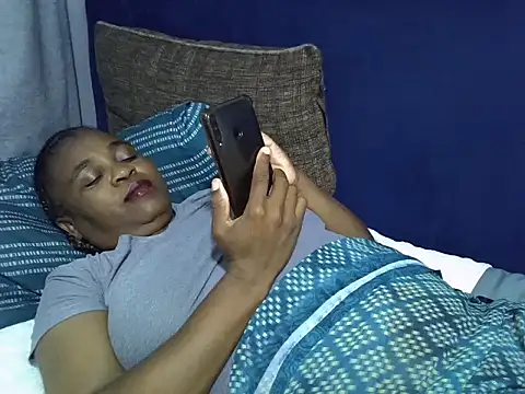 Snapshot of Talia82 chatting on April 6, 2026, 4:52 pm Talia82 online show from April 6, 2026, 4:52 pm