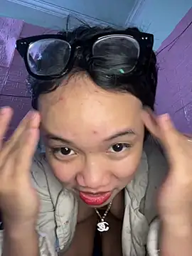 Snapshot of Leeeeiu chatting on March 4, 2026, 12:44 pm Leeeeiu online show from March 4, 2026, 12:44 pm