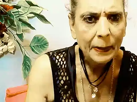 Hot queen58 online show from May 24, 2026, 7:35 am