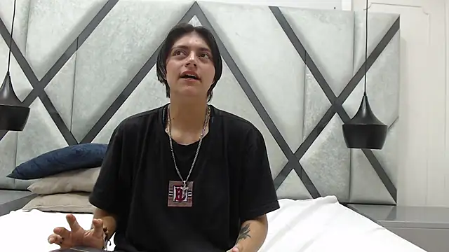 Snapshot of Scarlett_Millerr chatting on February 27, 2026, 3:01 pm Scarlett Millerr online show from February 27, 2026, 3:01 pm