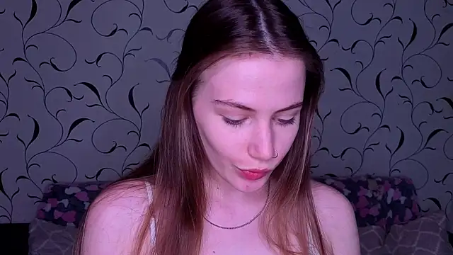 Luxwyverna online show from May 18, 2026, 2:01 pm