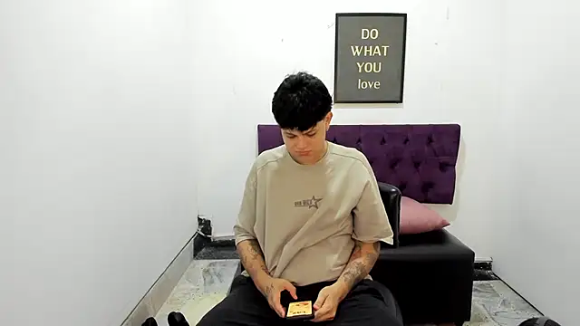 TomBoy Natali online show from April 1, 2026, 6:49 pm