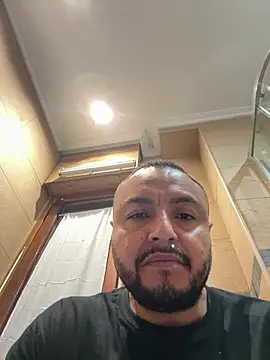 alexandeerr1986 online show from July 27, 2026, 12:56 pm